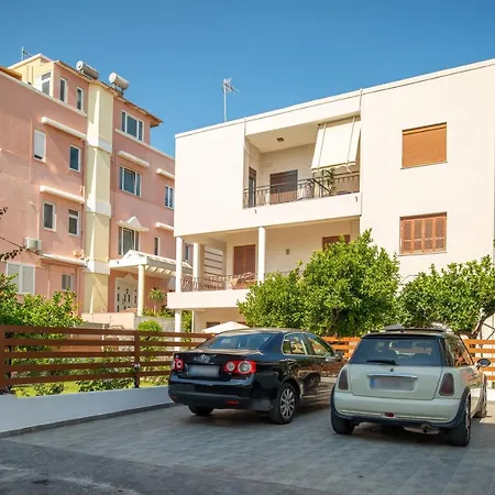 Monte Smith Luxury Garden With Parking