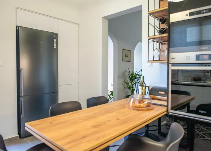 Monte Smith Luxury Garden With Parking *