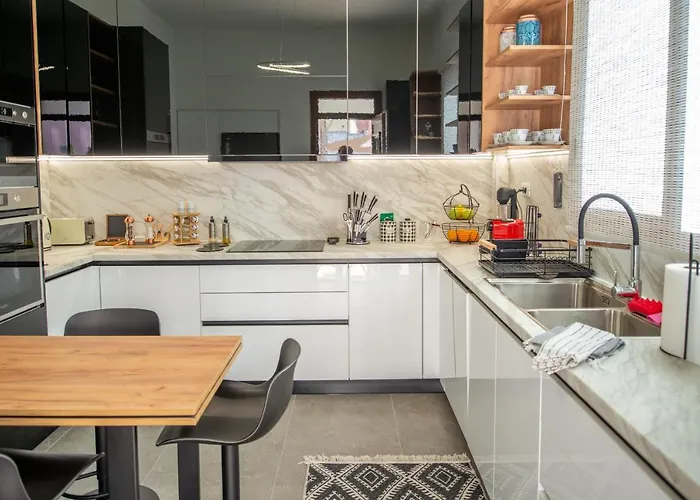 Monte Smith Luxury Garden With Parking Rhodes City