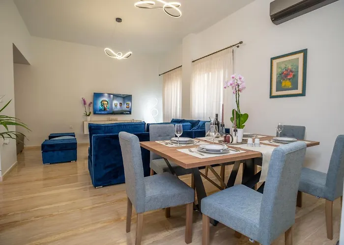 Monte Smith Luxury Garden With Parking *