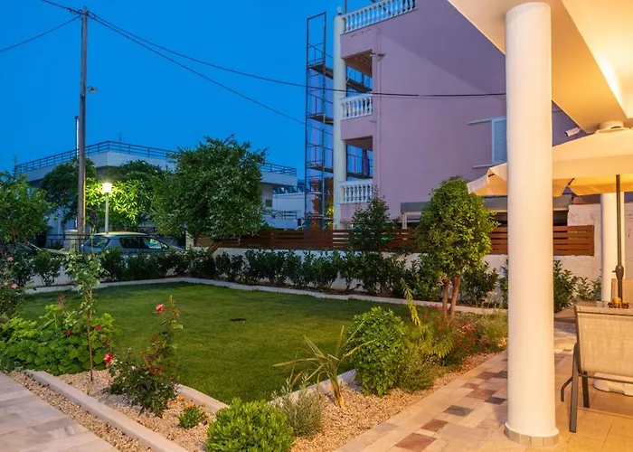 Monte Smith Luxury Garden With Parking *