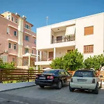 Monte Smith Luxury Garden With Parking