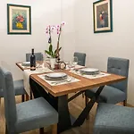 Monte Smith Luxury Garden With Parking Apartment *