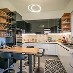 Monte Smith Luxury Garden With Parking Apartment