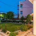 Monte Smith Luxury Garden With Parking *