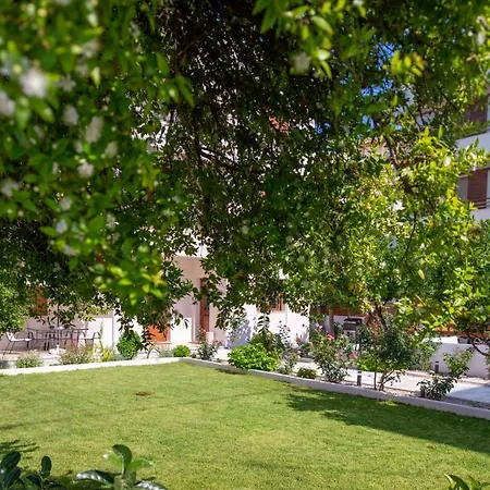 Monte Smith Luxury Garden With Parking Rhodes City