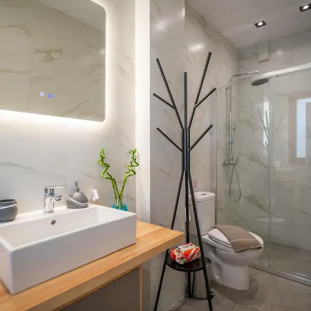 Monte Smith Luxury Garden With Parking דירה