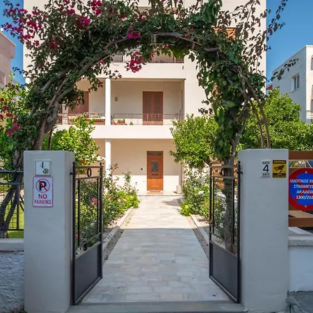 Monte Smith Luxury Garden With Parking Διαμέρισμα *