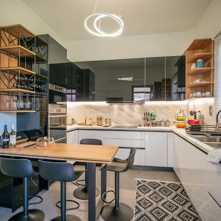 Monte Smith Luxury Garden With Parking דירה