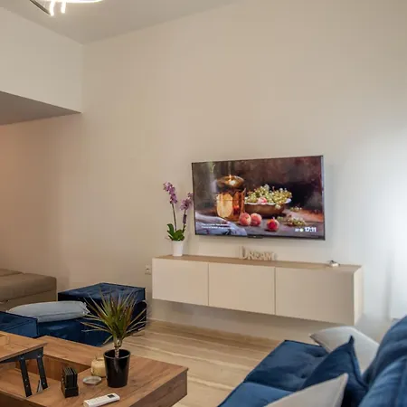 Monte Smith Luxury Garden With Parking Apartment