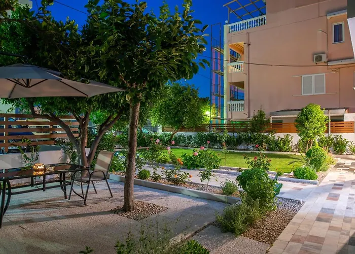 Monte Smith Luxury Garden With Parking Apartment *