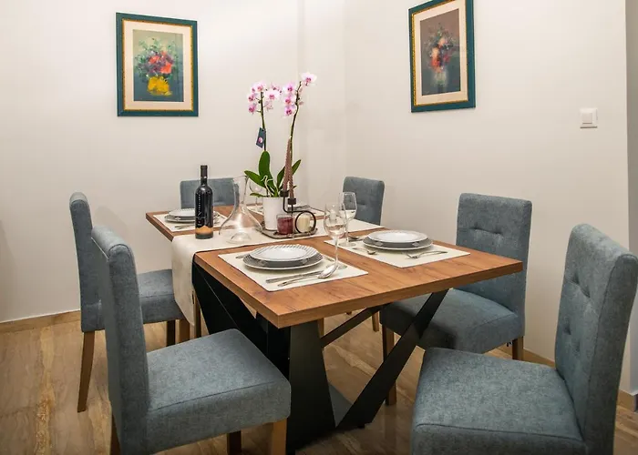 Monte Smith Luxury Garden With Parking Apartment *